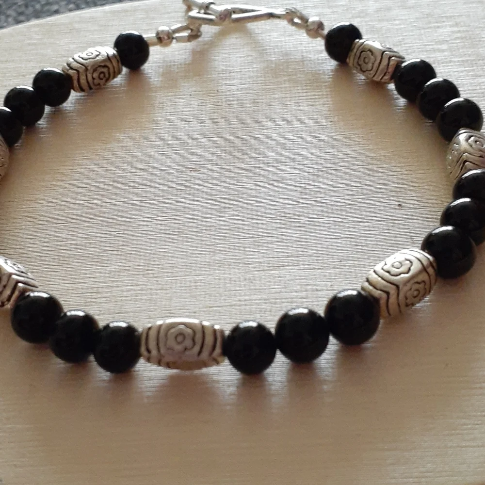 NWOT Black & Silver Beaded Bracelet R101